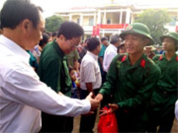 Tân binh lên đường tòng quân