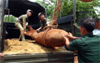 Di dời thành công quả bom 