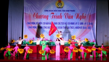 Văn nghệ kỷ niệm 128 năm ngày sinh của Bác và chào mừng thành công Đại hội Công đoàn tỉnh