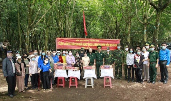 “Tiếp lửa vùng biên - chung tay chống dịch”