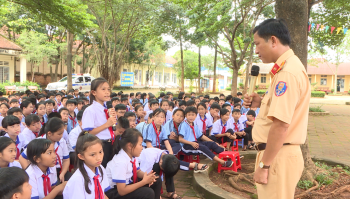 Tuyên truyền an toàn giao thông đường bộ cho học sinh