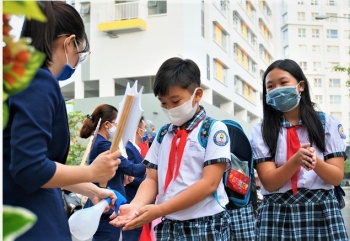 Tiếp nhận, tạo điều kiện cho học sinh học tập tại nơi cư trú do dịch Covid-19