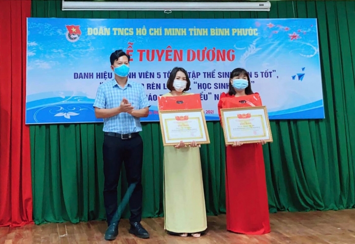 Tuyên dương sinh viên 5 tốt, học sinh 3 rèn luyện, nhà giáo trẻ tiêu biểu