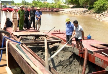 Tăng cường quản lý các phương tiện thuỷ có gắn máy móc, thiết bị hút cát, sỏi