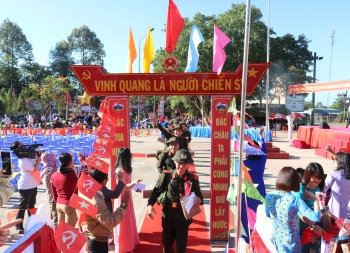 Bù Đăng: 175 thanh niên hăng hái lên đường thực hiện nghĩa vụ quân sự, công an nhân dân