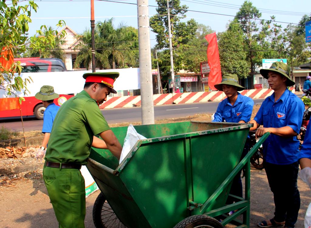 Khoi dong thang thanh nien2