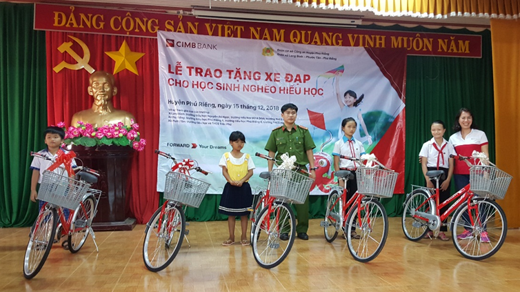 Tang xe dap hoc sinh ngheo