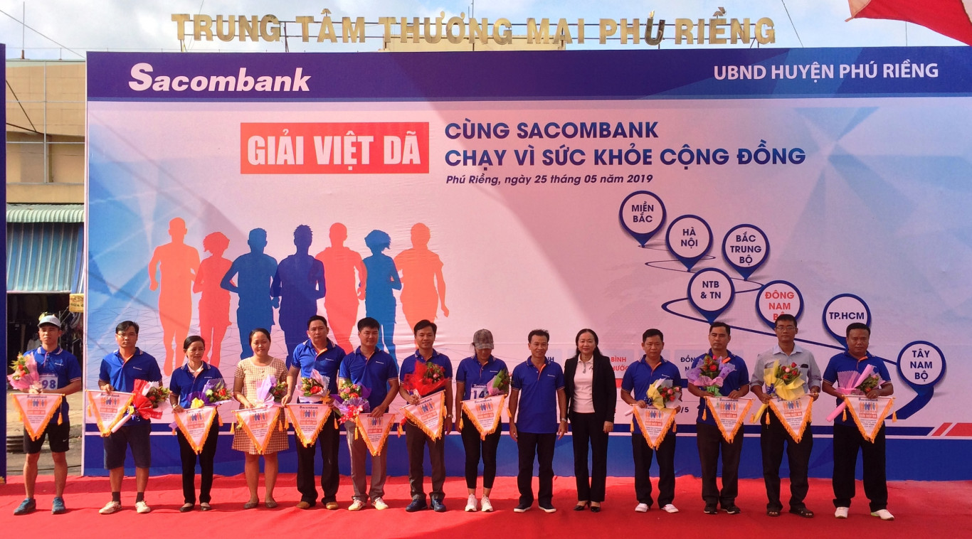 cung sacombank chay vi cong dong